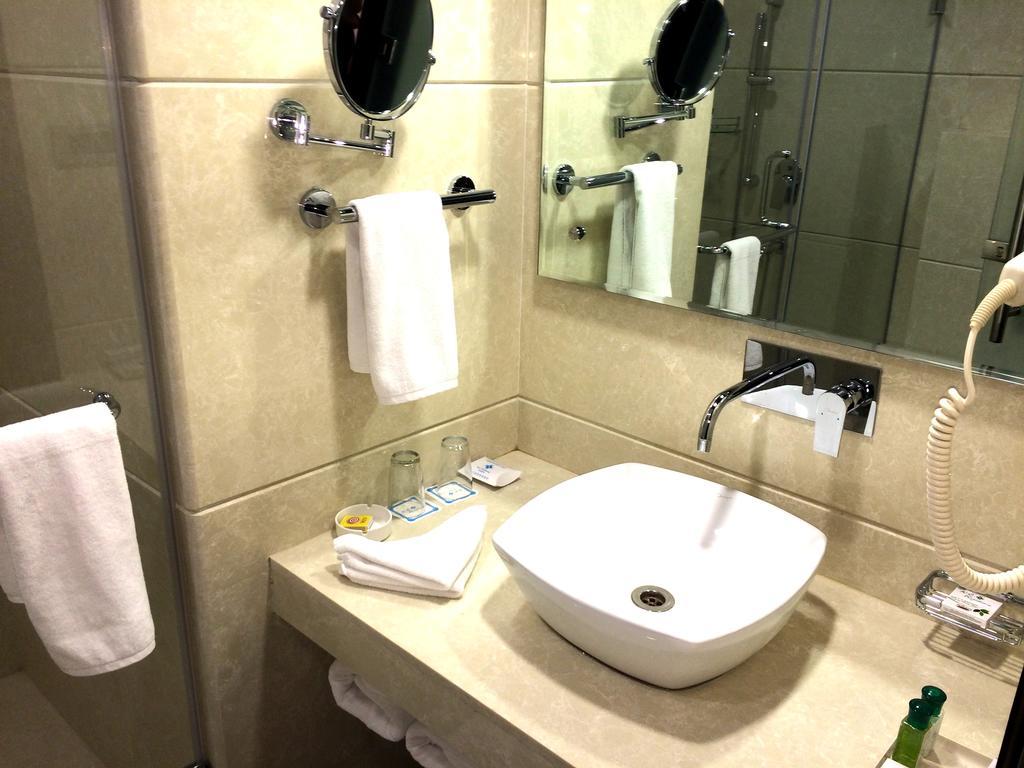 Hotel K C Residency, Dżammu Zewnętrze zdjęcie